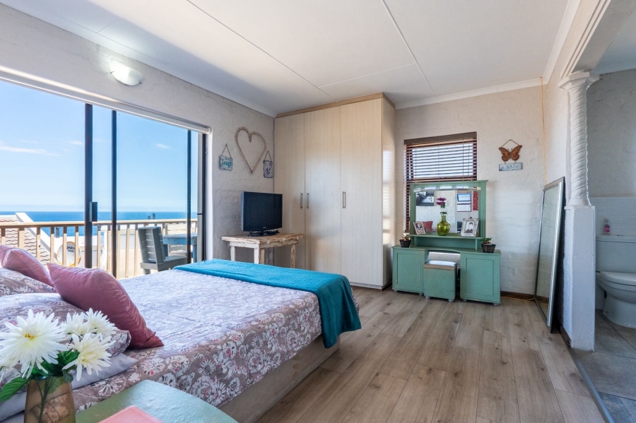 To Let 4 Bedroom Property for Rent in Dana Bay Western Cape